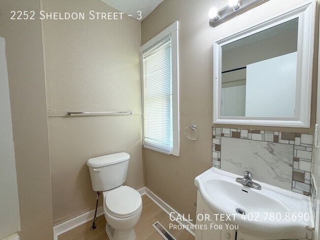 Building Photo - 2252 Sheldon St