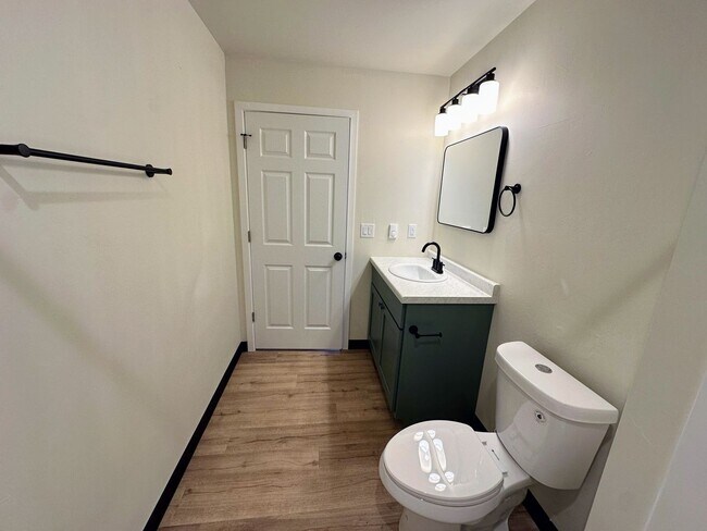 Building Photo - 1201-1203 Atrium Ct