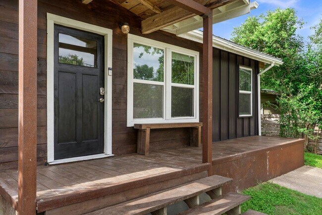 Building Photo - 4305 Leslie Ave