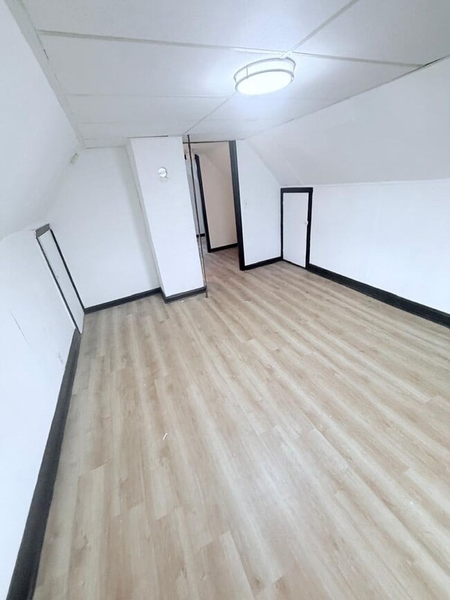 Building Photo - 2791 E 127th St