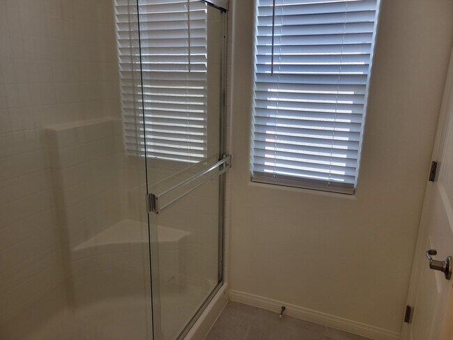 Building Photo - Beautiful 4 bedroom home!