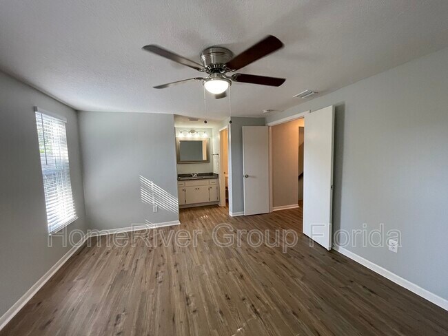 Building Photo - 1200 Lake Valrico Ln