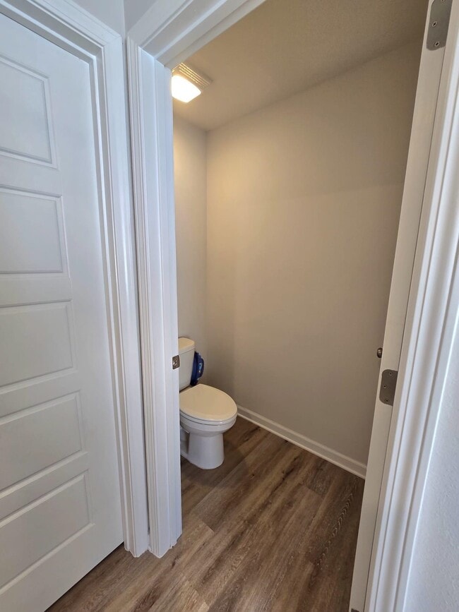 Building Photo - 1964 Catbird Trl