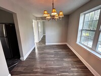 Building Photo - Springfield Home Available now!