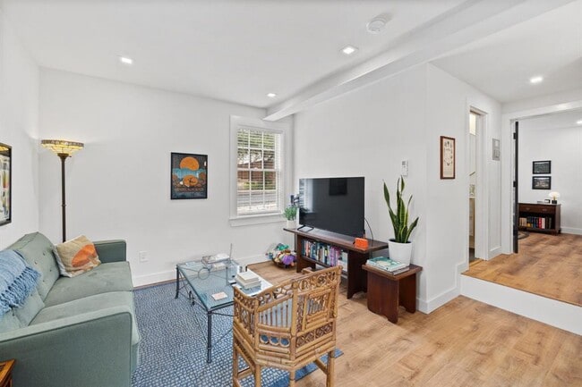 Building Photo - 2808 Jefferson St