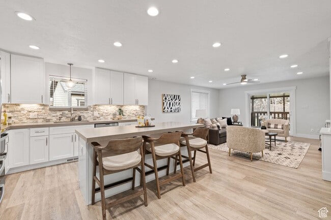Building Photo - Beautiful 4 Bd. 3 Bath Home w/Mother-In-La...