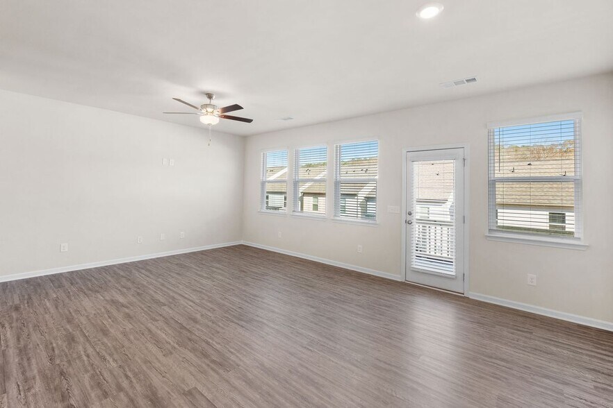 Building Photo - 384 Whitetail Cir