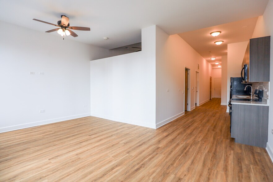 Building Photo - 3158 N Broadway St