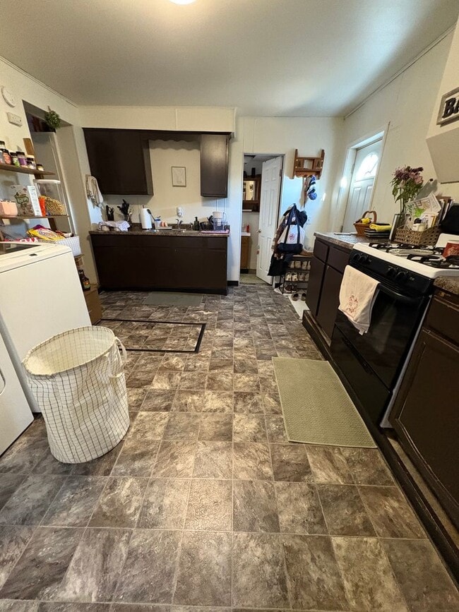 Building Photo - 2 Bedroom 1 Bathroom Single Family Home On The North Side