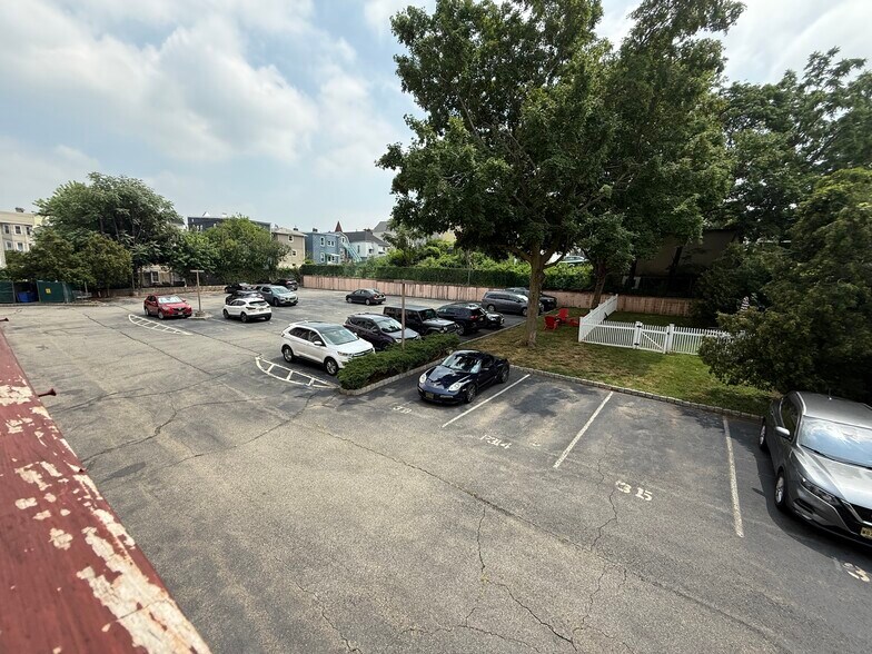 Building Photo - 140 Highland Ave