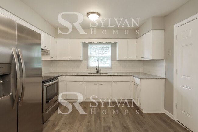 Building Photo - Feel welcome in this well-maintained 4BR 2...
