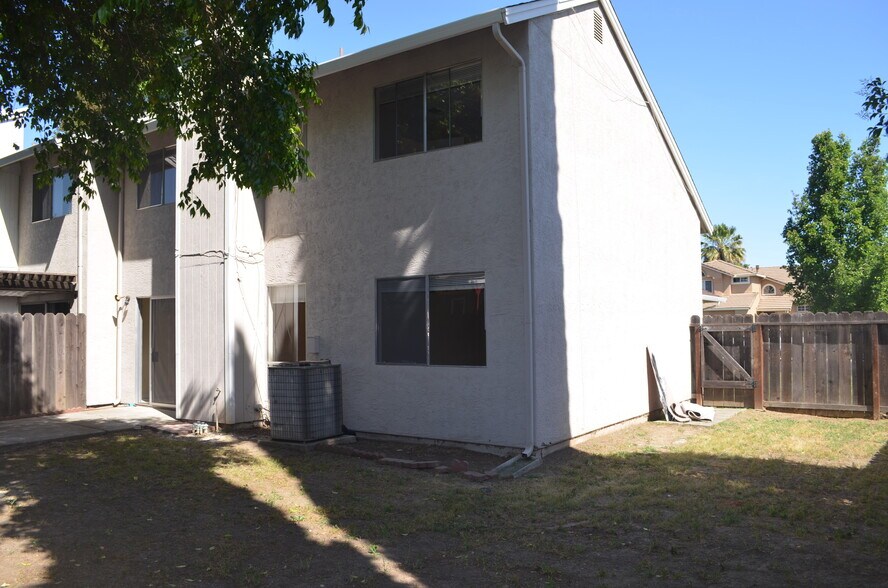 Building Photo - 759 Valley Green Dr