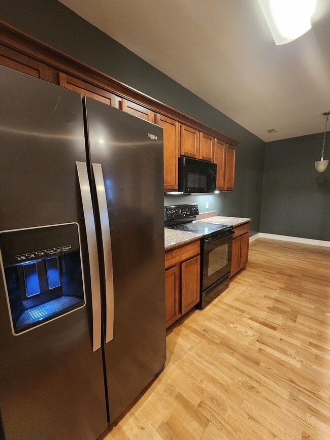 Building Photo - Beautiful Condo-Downtown Hendersonville, NC
