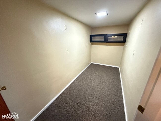 Building Photo - Beautiful 3-Bedroom Stunning Stone Home with Breathtaking Valley Views!