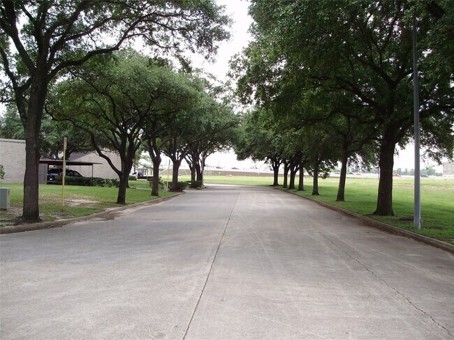 Building Photo - 2107 Shiveley Cir