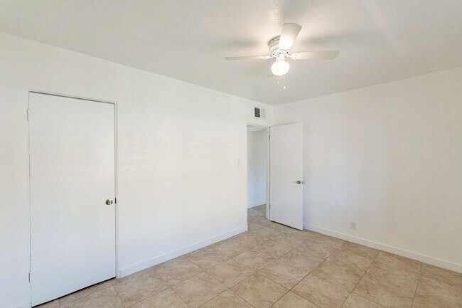 Building Photo - 928 W McDowell Rd
