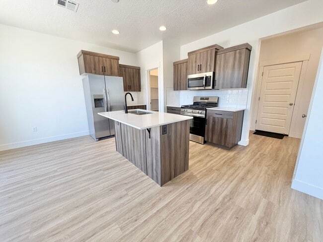Building Photo - Beautiful 3 bed 2.5 bath Home!