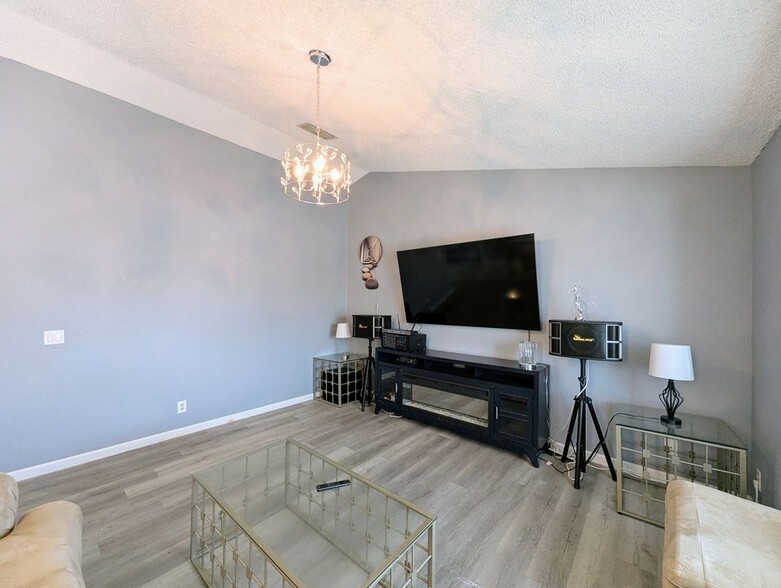 Building Photo - 8914 W Encanto Blvd