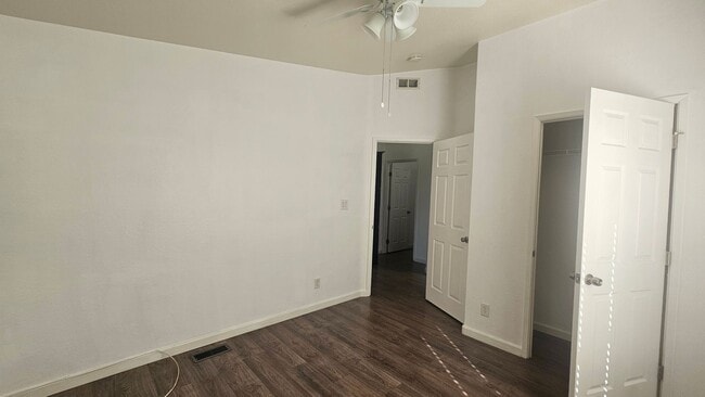 Building Photo - Gorgeous Single Story Home