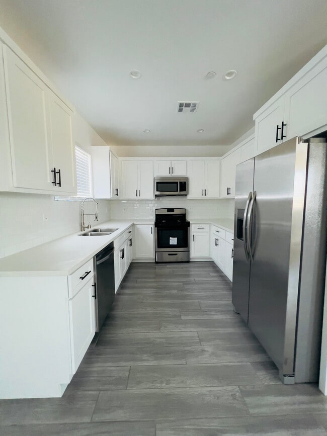 KITCHEN - 3928 S Normandie Ave