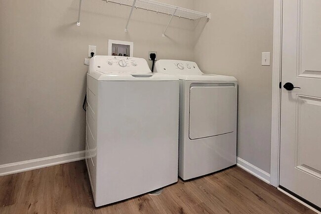 Building Photo - 1225 Ayla Ave