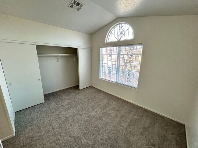 Building Photo - Welcome Home! Charming 3 Bedroom, 2 Bath, ...