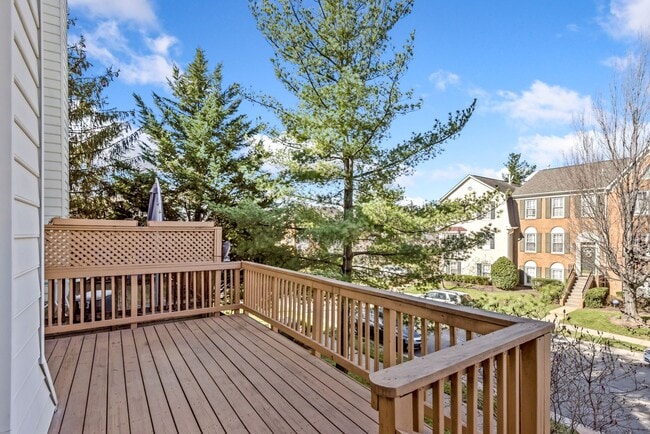 Building Photo - 8015 Merry Oaks Ln