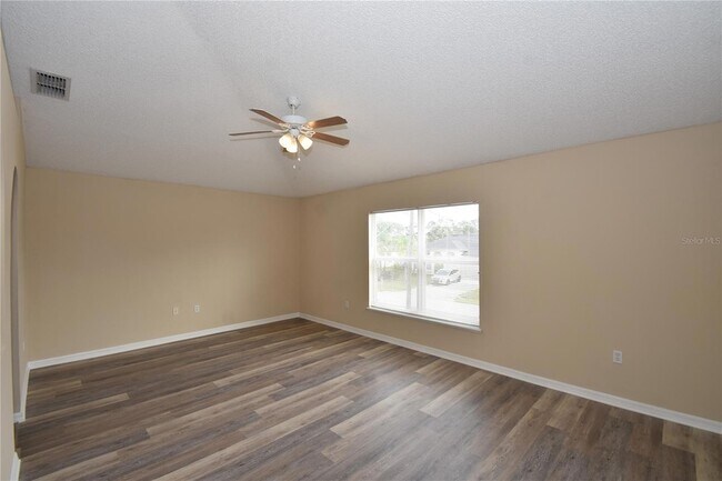 Building Photo - 27 Riverdale Ln