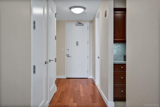 Building Photo - 10 City Pl