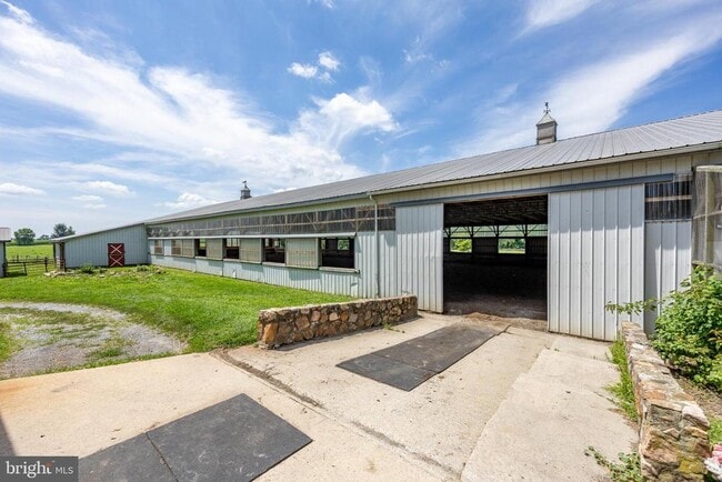 Building Photo - 1540 W Doe Run Rd