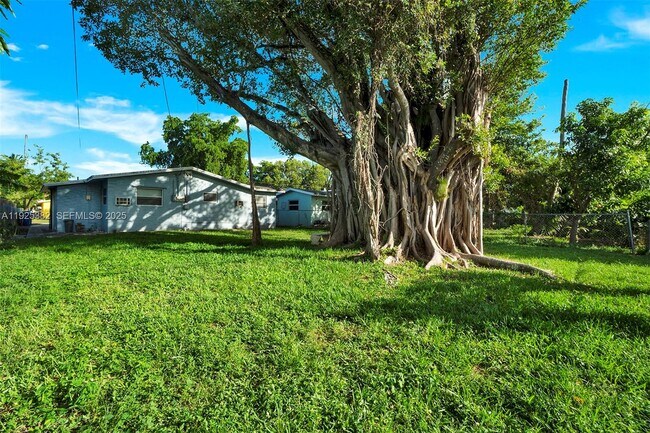 Building Photo - 1515 NW 2nd Ave