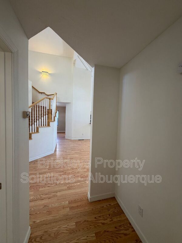 Building Photo - 6517 Glen Oak NE