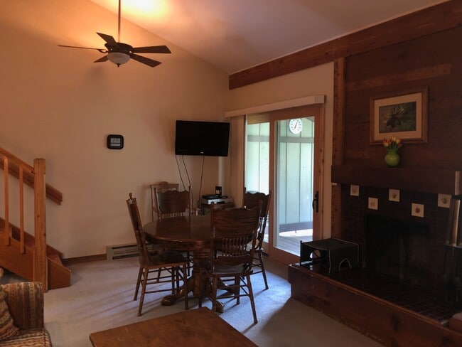 Building Photo - 3865 S Lake Creek Dr