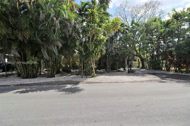 Building Photo - 550 Quail Ave