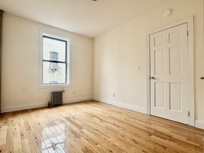 Building Photo - 709 W 176th St