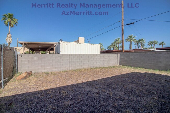 Building Photo - 1642-1654 N Catalina Ave