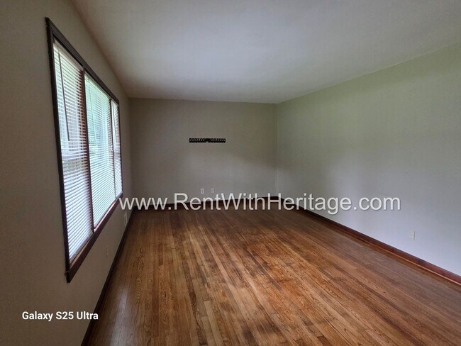Building Photo - WOW!!! GORGEOUS RANCH WITH MANY UPGRADES / GREAT LOCATION/ PRIVATE YARD
