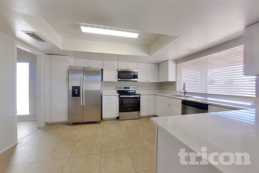 Building Photo - 3629 W Kelton Ln