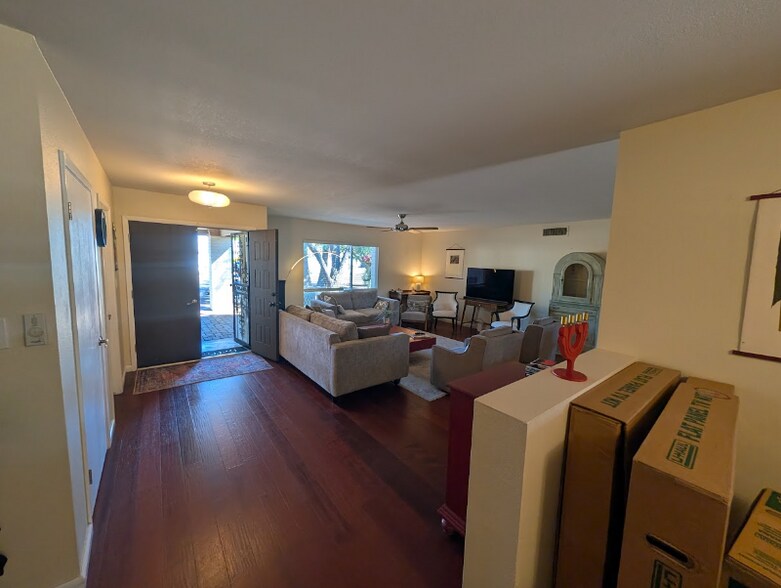 Building Photo - 4909 E Presidio Rd