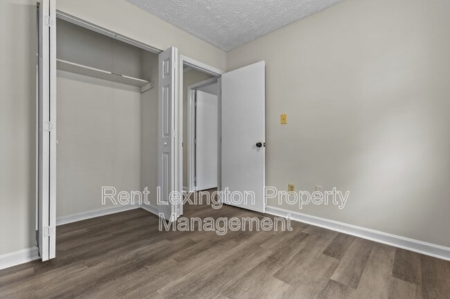 Building Photo - 3609 Sundart Dr