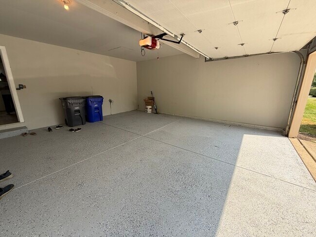 Building Photo - Beautiful 4 beds 2.5 baths in Columbus!