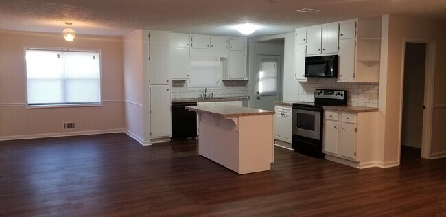 Building Photo - 871 Jefferson Dr SW