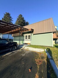 Building Photo - 1220 Purtov St