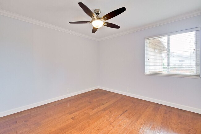 Building Photo - Excellent 3 bedroom, 2 Bath Home with Cent...