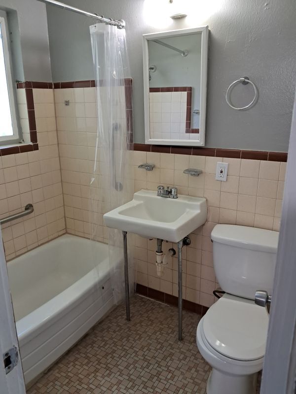 Building Photo - 1931 Clinton St