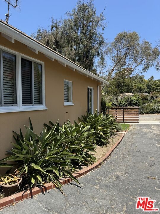 Building Photo - 368 Entrada Dr