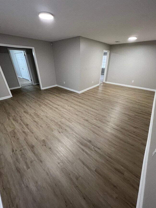 Building Photo - 4454 Lapaloma Dr