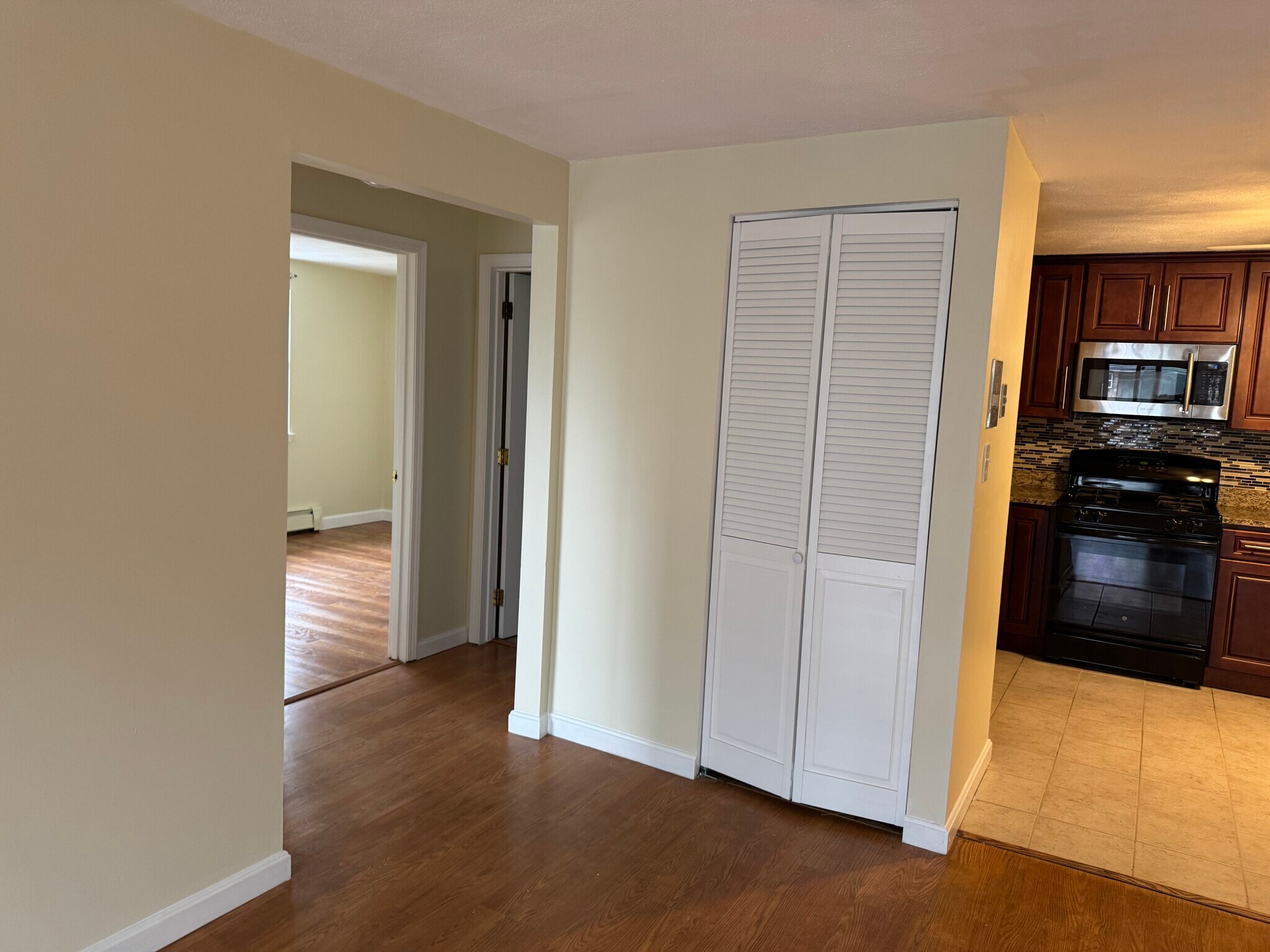 Building Photo - 14 Kenmar Dr