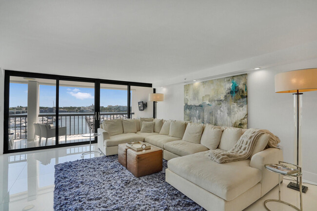 Building Photo - 400 N Flagler Dr