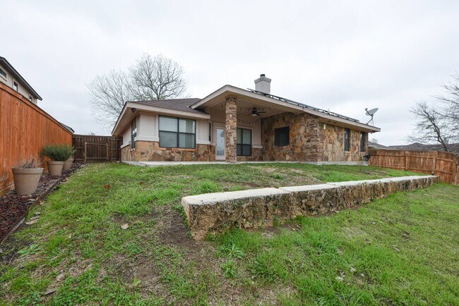 Building Photo - 7100 Almond Dr